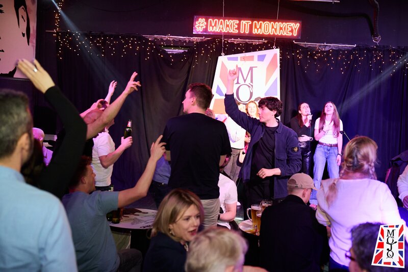 Barmani, ajutori de bar