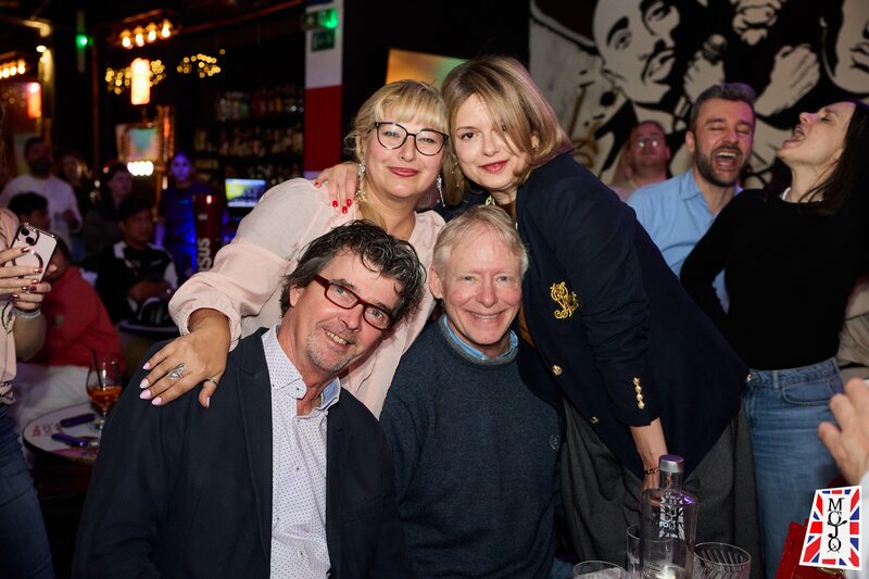 Barmani, ajutori de bar