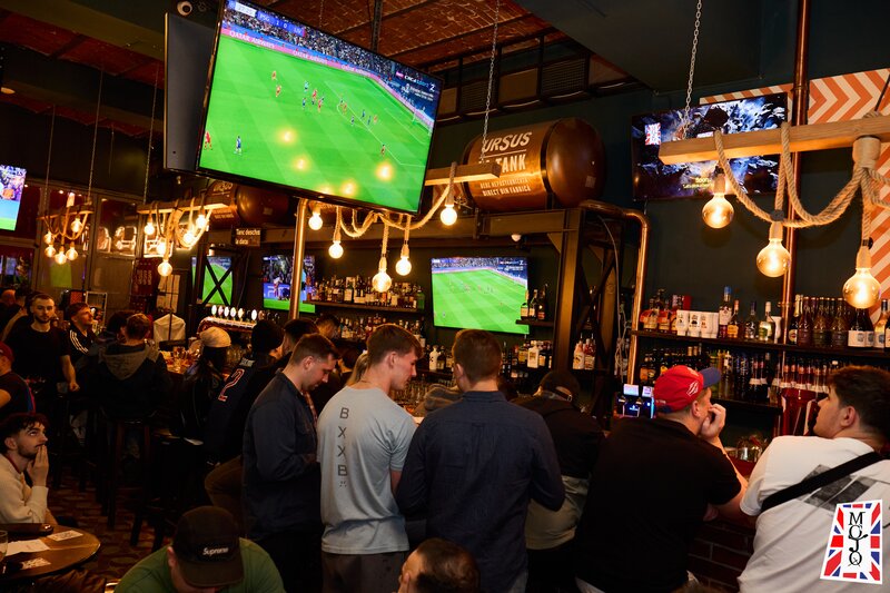 Barmani, ajutori de bar