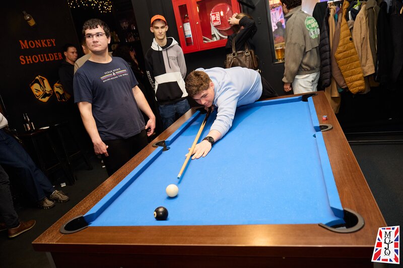 Barmani, ajutori de bar