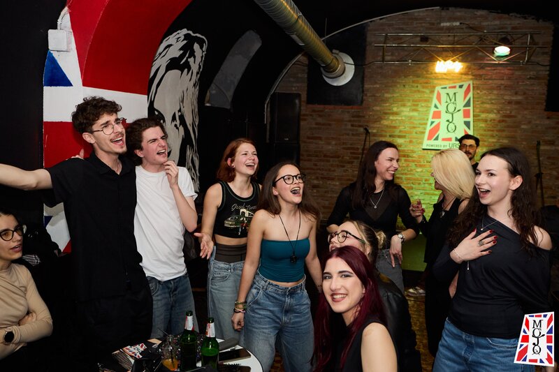 Barmani, ajutori de bar